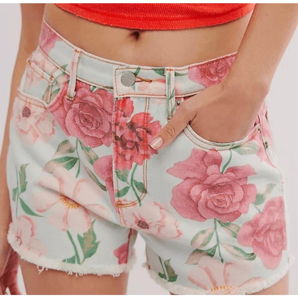 Driftwood Goldie 100% Cotton
Floral Print Fray Hem
Shorts size 27